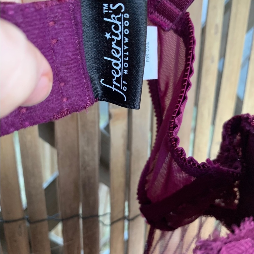 Lingerie - Picture 3 of 6